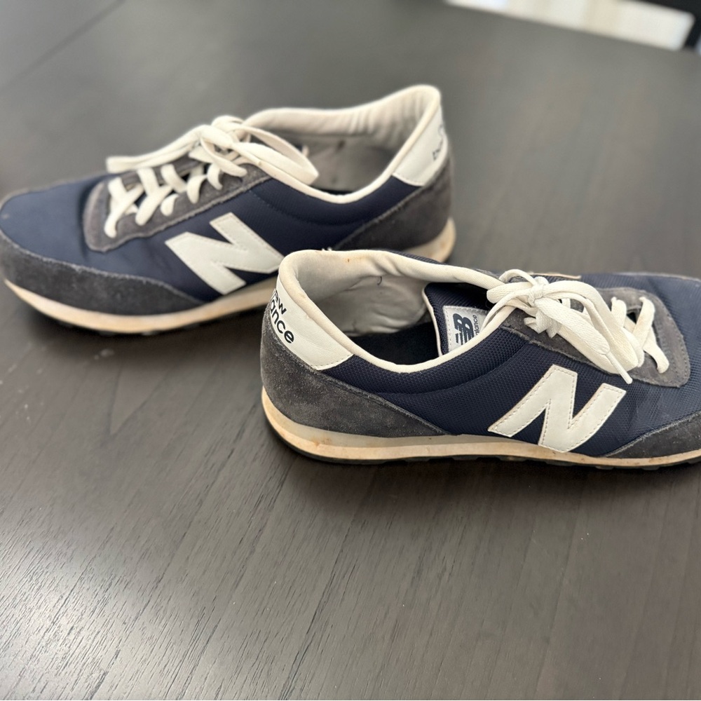 New Balance Men's Navy and White Retro Sneaker